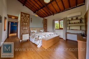 Casa de Alto Padrão em Serra Grande, Bahia – Luxo e Exclusividade com 4 Suítes. Conquiste o Máximo de Conforto e Sofisticação com Esta Suíte Master dos Seus SonhosPrepare-se para se apaixonar por este incrível espaço, criado para ser muito mais do que apenas um quarto. Esta suíte master é o ponto alto do imóvel, oferecendo uma combinação perfeita entre luxo, funcionalidade e conexão com a natureza. Cada detalhe foi pensado para proporcionar momentos inesquecíveis de descanso, inspiração e bem-estar.